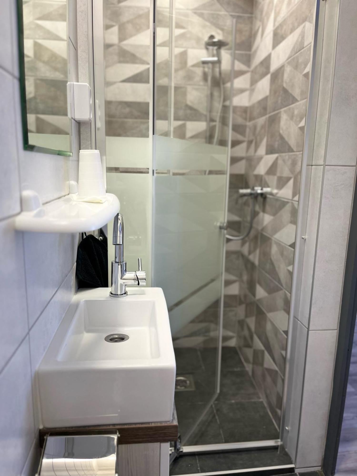 Centr00M Apartman Dunafoldvar Buitenkant foto